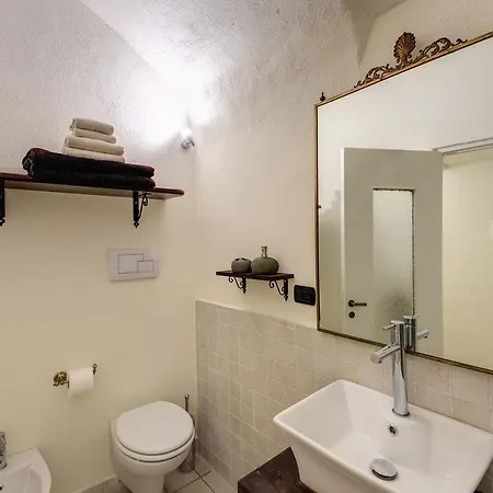 Vico Street Apartment