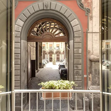 Vico Street Apartment *