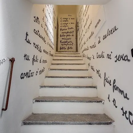 Vico Street Apartment *