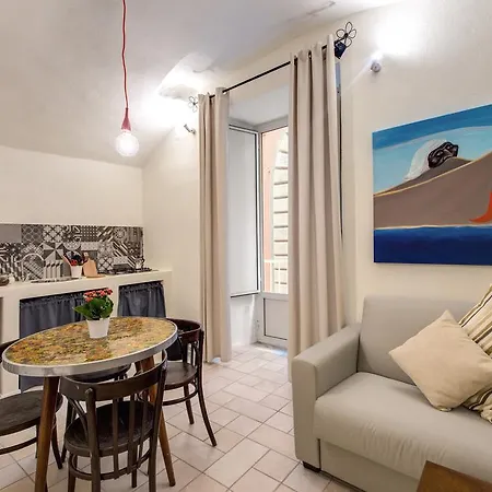 Vico Street Apartment *